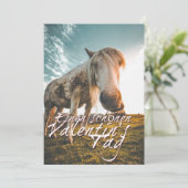 Carte Joyeuse Saint-Valentin avec cheval qui regarde (Debout devant)