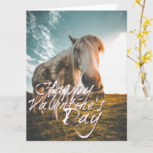 Carte Joyeuse Saint-Valentin avec cheval qui regarde (Fleur jaune)