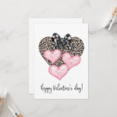 Carte Joyeuse Saint-Valentin – Cœur de léopard et ruban (Devant/Arrière en situation)