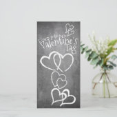 Carte Joyeuse Saint-Valentin sur un tableau à la craie (Debout devant)