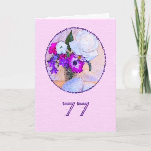 Carte Joyeux 77ème anniversaire avec un tableau de fleur (Devant)