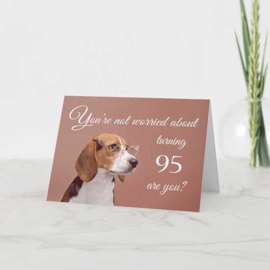 Carte Joyeux 95ème anniversaire, beagle inquiet (Devant)