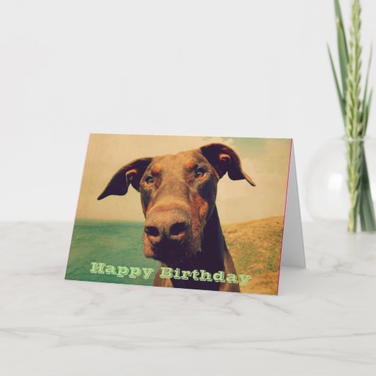 Carte Joyeux anniversaire avec un dobermann mignon (Devant)