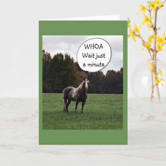 CARTE JOYEUX ANNIVERSAIRE DE LA PART D'UN CHEVAL TRÈS IN (Fleur jaune)