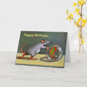 Carte Joyeux anniversaire, souris mignonne avec du (Fleur jaune)