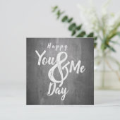 Carte Joyeux anniversaire sur fond tableau noir (Debout devant)