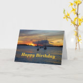 Carte Joyeux bateau à voile d'anniversaire au coucher du (Fleur jaune)