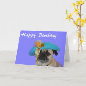 Carte Joyeux Carlin d'anniversaire dans un Casquette (Fleur jaune)