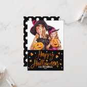 Carte Joyeux Halloween Orange Feuille Moderne Écriture P (Devant/Arrière en situation)