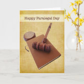 Carte Joyeux Paralegal Day Gavel & Book sur Brown (Fleur jaune)