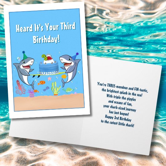 Carte Joyeux requins d'anniversaire avec gâteau