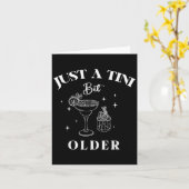 Carte Juste Un Tini Un Peu Plus Anniversaire Drôle Citat (Fleur jaune)