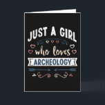 Carte Juste une fille qui aime les cadeaux drôles d'arch<br><div class="desc">Design drôle juste pour une fille qui aime l'archéologie. Idéal pour un anniversaire,  Noël ou la fête des mères,  cadeau d'archéologie,  d'anthropologie et pour un archéologue pour votre maman ou votre femme. Cadeau mignon pour les femmes,  votre fille,  les filles et les enfants.</div>