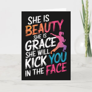 Carte Karate Elle Est Beauté Elle Est Grace Elle Va Tuer