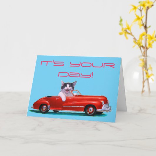 Carte Kitten dans une convertible rouge (Fleur jaune)