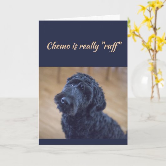 Carte La chimiothérapie est dure  Chien noir mignon aux  (Fleur jaune)