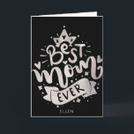 Carte La meilleure maman jamais Black Silver Letterin Mo<br><div class="desc">Best Mom Ever Black Silver Custom Name La carte de fête des mères est un complément parfait à un petit cadeau qu'elle appréciera toute l'année. Vous pouvez le personnaliser avec son nom ou si vous voulez juste le lettrage, supprimer le nom dans le menu à droite</div>