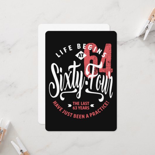 Carte La vie commence à 64 ans | 64e anniversaire (Devant/Arrière en situation)