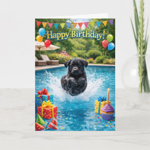 Carte Labrador retriever drôle éclaboussant dans la pisc