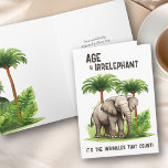 Carte L'âge est irréfutable Roulement Eléphant Amusant A<br><div class="desc">Carte d'anniversaire drôle avec en lettres "L'âge est sans importance... ce sont les rides qui comptent !". Le design se compose d'un bel éléphant encadré de palmiers tropicaux et de verdure dans la jungle. Vous pouvez personnaliser l'accueil d'anniversaire à l'intérieur et avoir également la possibilité d'ajouter une signature avec votre...</div>