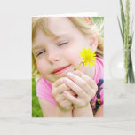 Carte L'anniversaire de Ladybug et Dandelion Friend<br><div class="desc">Petite fille souriante avec coccinelle et pissenlit pour l'anniversaire d'un ami</div>