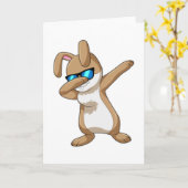 Carte Lapin à la danse hip hop Dab (Fleur jaune)