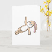 Carte Lapin au yoga s'étirant (Fleur jaune)