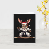 Carte Lapin drôle en uniforme de karaté pour Noël (Fleur jaune)