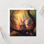 Carte Lapin Whimsical dans une forêt enchantée (Devant/Arrière en situation)