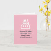 Carte Le gâteau d'anniversaire ne se soucie pas de votre (Fleur jaune)