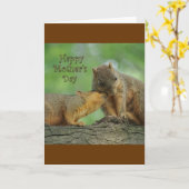 Carte Le jour de mère heureux - écureuil de maman et de (Fleur jaune)