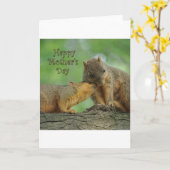 Carte Le jour de mère heureux - écureuil de maman et de (Fleur jaune)