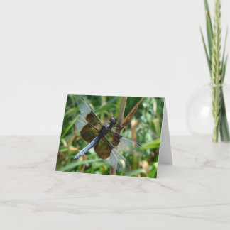 Carte Le nouveau jour fait du jardinage libellule de