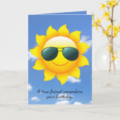 Carte le soleil d'anniversaire avec des lunettes de (Fleur jaune)