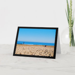 Carte Lecture sur la plage de sable