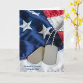 Carte Les étiquettes de chien militaire de la fête des a (Fleur jaune)