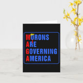 Carte Les Morons dirigent l'Amérique Trump drôle 2024 (Fleur jaune)