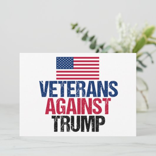 Carte Les vétérans contre Trump American Flag Card (Debout devant)