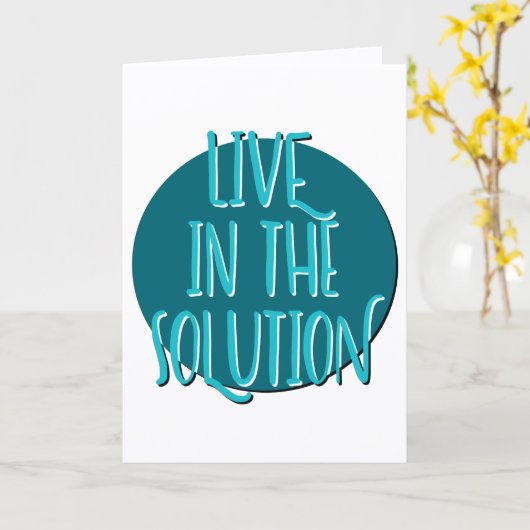 Carte Live In The Solution Recovery Slogan Anniversaire (Fleur jaune)