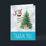 Carte Llama on Silver Bokeh & Icy Blue Christmas Merci<br><div class="desc">Carte de remerciements de Noël avec une drôle d'illustration. Un mignon lama portant des lunettes de soleil noires et un chapeau de santa rouge. Derrière un sapin de Noël avec des cadeaux festifs. Le mot Joy écrit au-dessus de sa tête dans une police de vacances colorée. Arrière - plan de...</div>