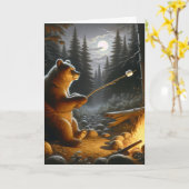 Carte L'ours torréfiant un marshmallow au-dessus d'un fe (Fleur jaune)