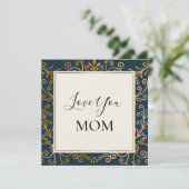 Carte Love You Mom Elegant Navy et Gold Scrolls (Debout devant)