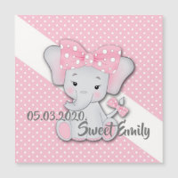 Belle caricature bébé éléphant sur une polka blanc