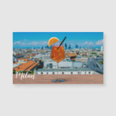 Carte Magnétique Cocktail Spritz sur une table avec vue sur Milan (Devant)