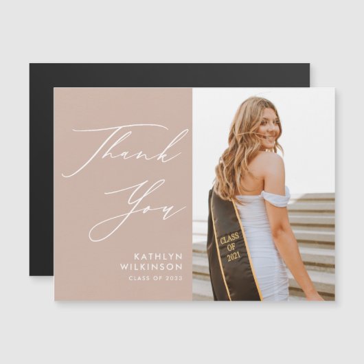 Carte Magnétique Élégant script rose vif Photo GRAD Merci (Devant / Derrière)