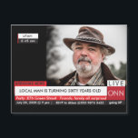 Carte Magnétique Homme's Funny 60th Birthday 📺 TV News<br><div class="desc">Homme's Funny 60th Birthday 📺 TV News 40th 60th Magnetic card 🎉 Breaking News ! Cette carte magnétique d'anniversaire personnalisée et hilarante est la meilleure façon de célébrer un anniversaire marquant dans le style! Conçue pour ressembler à une émission d'actualités télévisées, cette carte magnétique drôle et personnalisable est parfaite pour...</div>