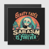 CARTE MAGNÉTIQUE LA BEAUTÉ SE PERD LE SARCASME EST ÉTERNEL (Devant / Derrière)