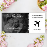 Carte Magnétique Photo Boarding Pass Mariage Enregistrer la date<br><div class="desc">Invitation vos invités à votre mariage de destination avec carte d'embarquement élégant mariage enregistrer les dates! Ajoutez votre propre photo à ces magnétiques, enregistrez les dates, ainsi que votre date de mariage, les noms, etc. Cette invitation minimaliste de mariage de carte d'embarquement en calligraphie noir et blanc est parfaite pour...</div>