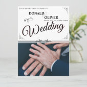 Carte Mains d'un couple de Mariages gais avec anneaux (Debout devant)