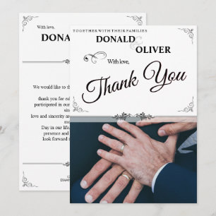 Carte Mains d'un couple gay de mariage avec des anneaux